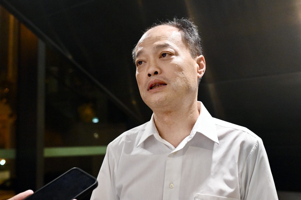 智慧出行聯合商會主席周國強遞交請願信。劉駿軒攝 智慧出行聯合商會主席周國強遞交請願信。劉駿軒攝