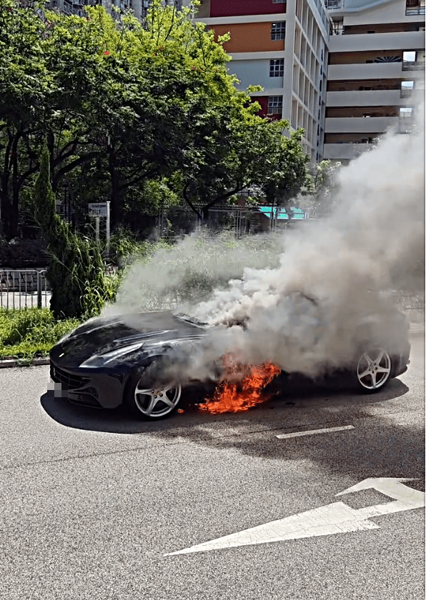 法拉利陷入火海。網圖
