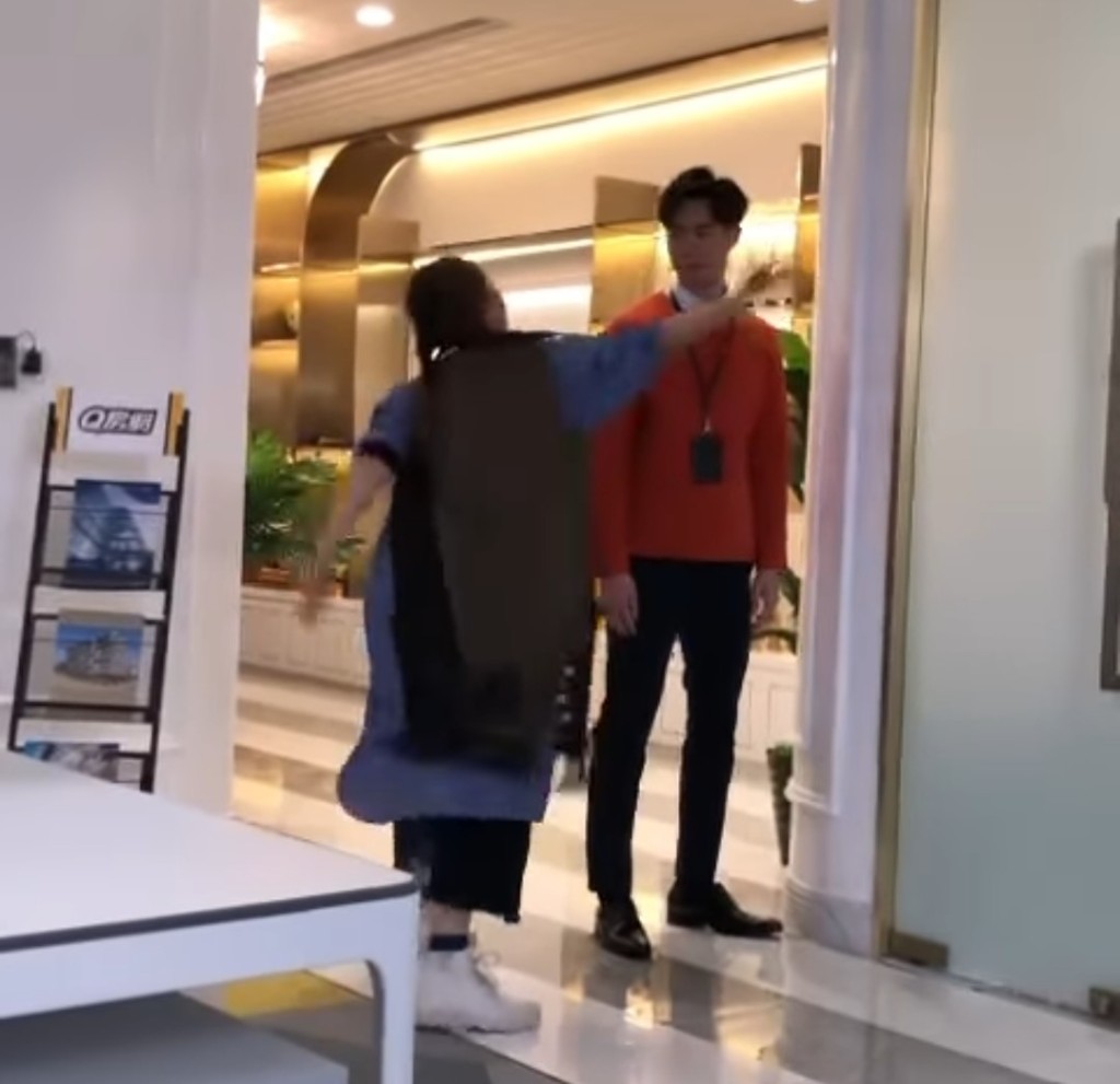 見復合無望，Pony出手摑花心男。