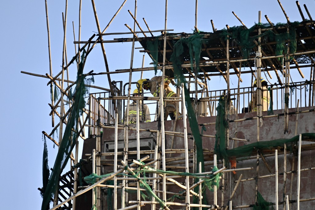 消防到火場調查。