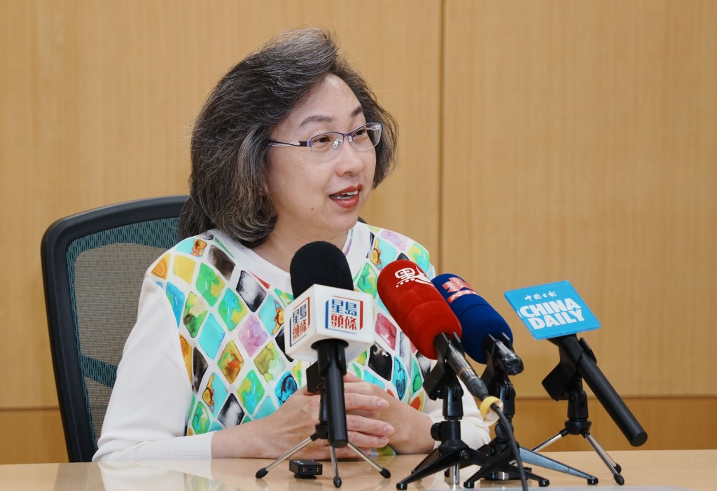 楊何蓓茵指公務員事務局上月推出數碼化測試,方便考生安排時間,亦節省監考成本及閱卷時間。汪旭峰攝 楊何蓓茵指公務員事務局上月推出數碼化測試,方便考生安排時間,亦節省監考成本及閱卷時間。汪旭峰攝