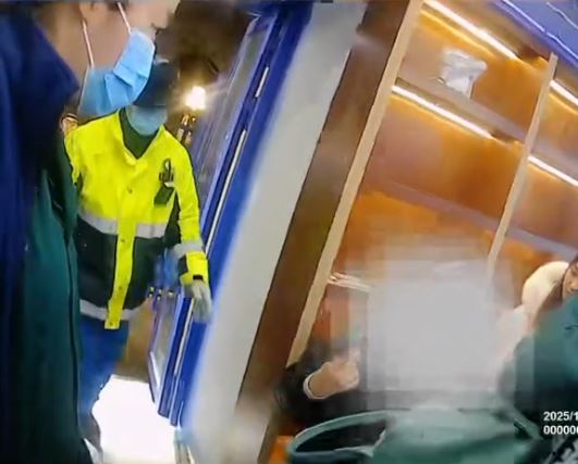 有患靜脈曲張的南方遊客，在-20℃氣溫下遊哈爾濱凍爆血管。平安哈爾濱