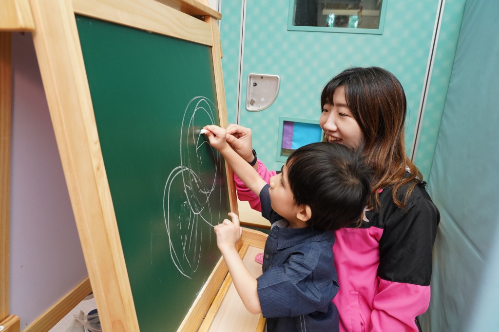 塱晴之後被安排到保良局倪文鈴 （元朗）兒童發展中心接受訓練。（圖片來源：《親子王》）