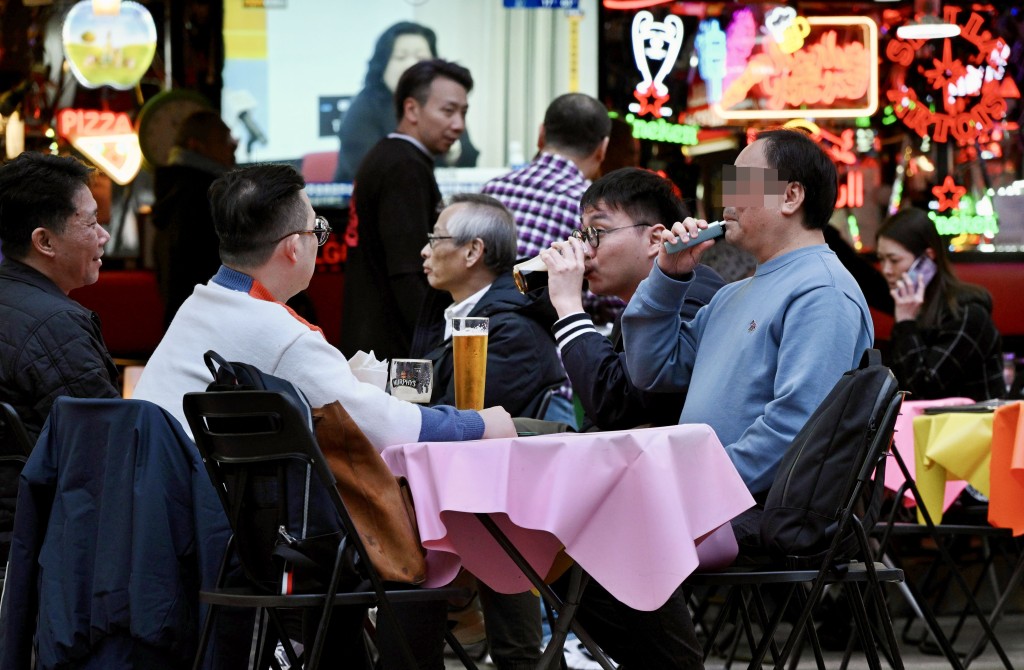 煙民亦認為控煙妨礙了市民「自由選擇口味」。資料圖片 煙民亦認為控煙妨礙了市民「自由選擇口味」。資料圖片