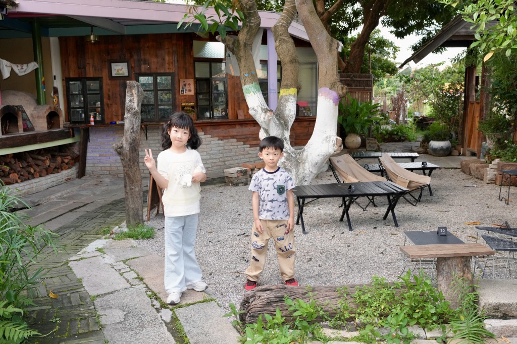 如是院子外的確有個庭園,秋冬可在戶外享用下午茶。(圖片來源:《親子王》) 如是院子外的確有個庭園,秋冬可在戶外享用下午茶。(圖片來源:《親子王》)