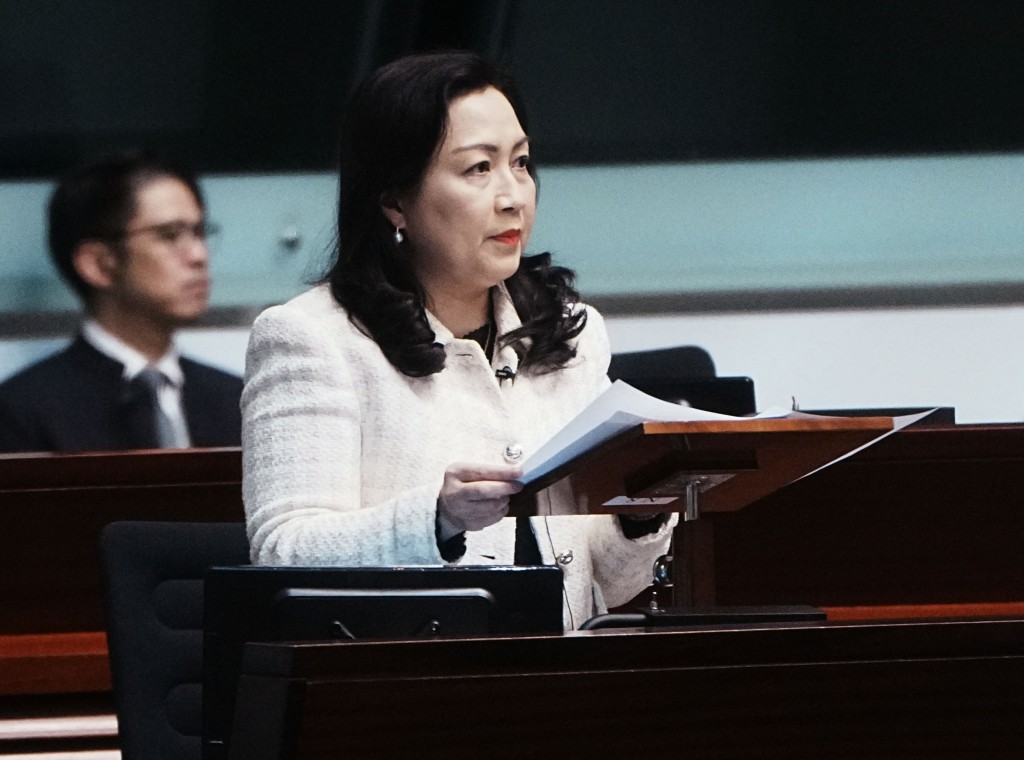 選委界簡慧敏認為「原址重建」涉及更大的法律不確定性與時間成本。