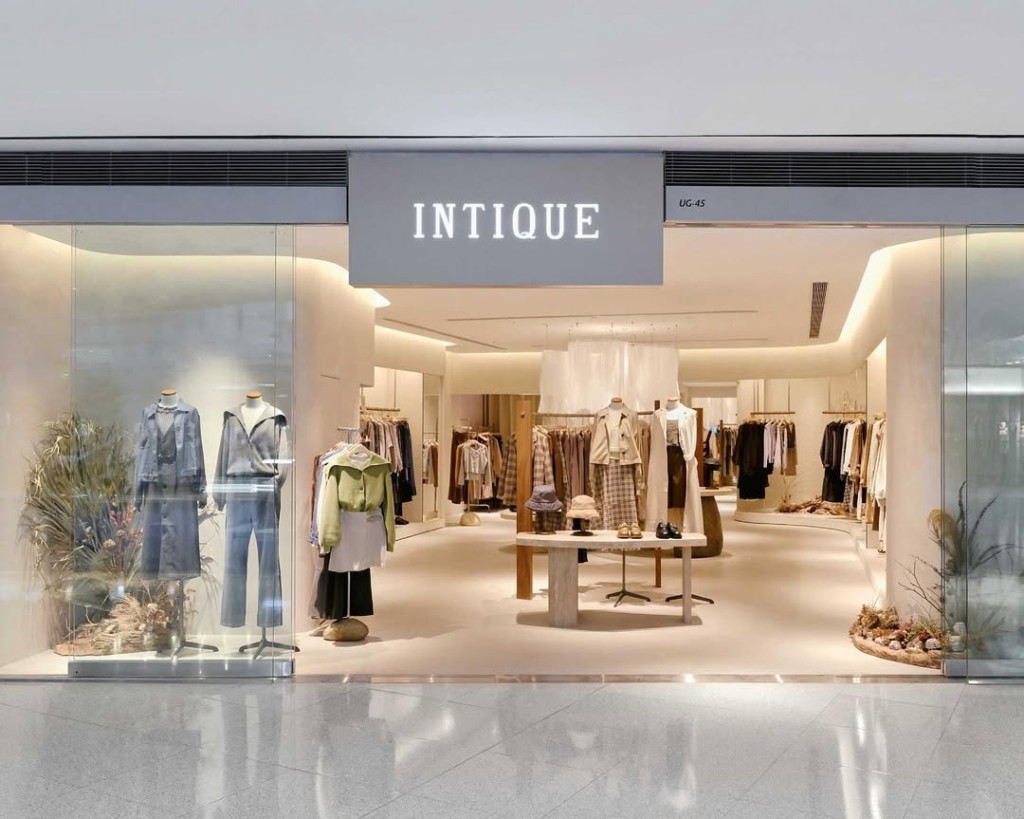 INTIQUE主打時尚復古風格,深受年輕人歡迎。 INTIQUE主打時尚復古風格,深受年輕人歡迎。