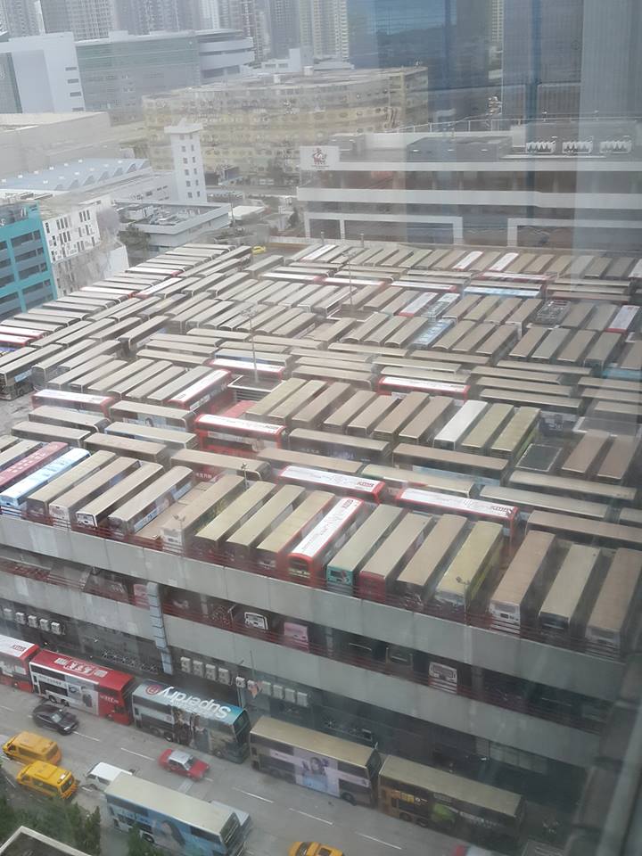 巴士整齊泊滿九巴車廠。海漢深‎圖片