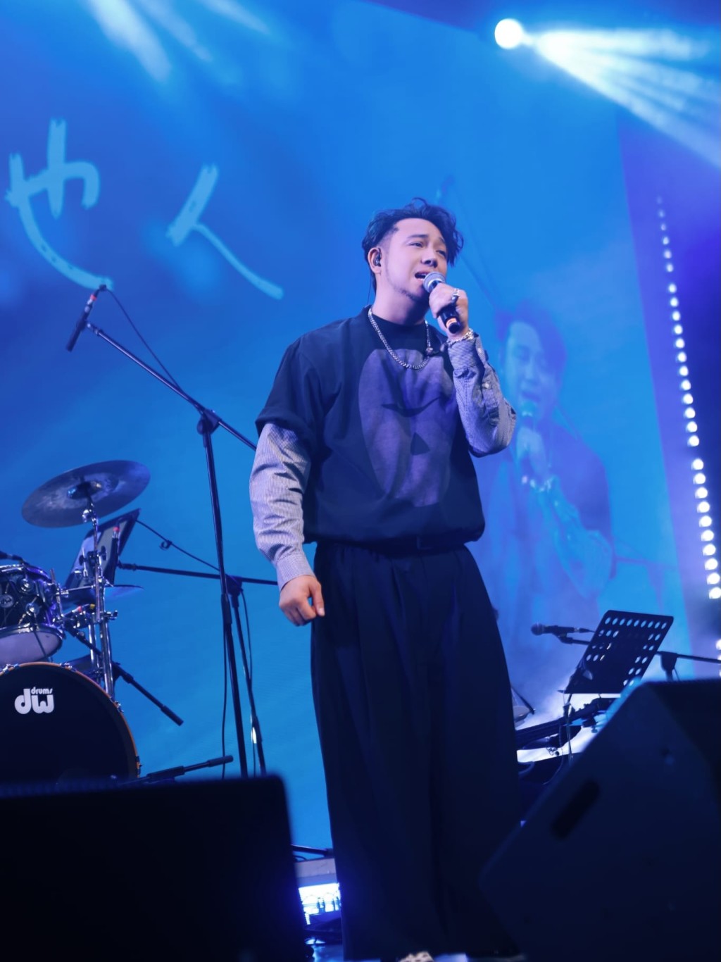 Steven最近都接了不少表演。