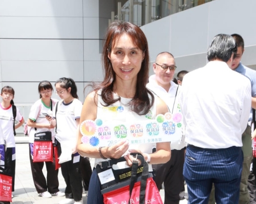 何超鳳自認是個開放媽咪，女兒男友是任何國籍都可以。