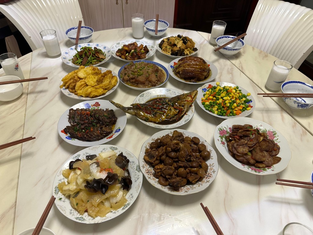 今年3年來第一次和家人吃了團圓飯。網圖