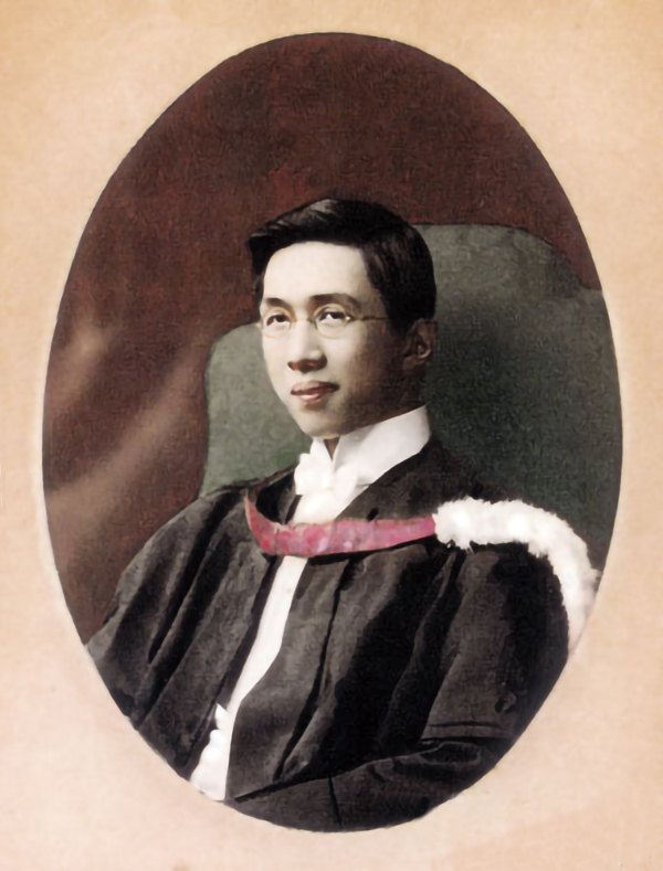 王宠益（1888-1930）当王宠益在1908年1月毕业香港西医书院的时候，12科中有6科取得优异，可谓名列前茅。由于当时香港医学委员会由英国医生操纵，香港西医书院毕业学生一概不予承认，不能在香港取得医生行医执照。因此王宠益经在爱丁堡大学就读医科的兄长王宠庆嘱往深造。1908年中国还是满清时代，一个家庭能有一个儿子在外国求学已是难得的事，而王家竟然有四个儿子分别在美国和英国留学，这似是不可以想像的。（参考资料：《基督教周报》）