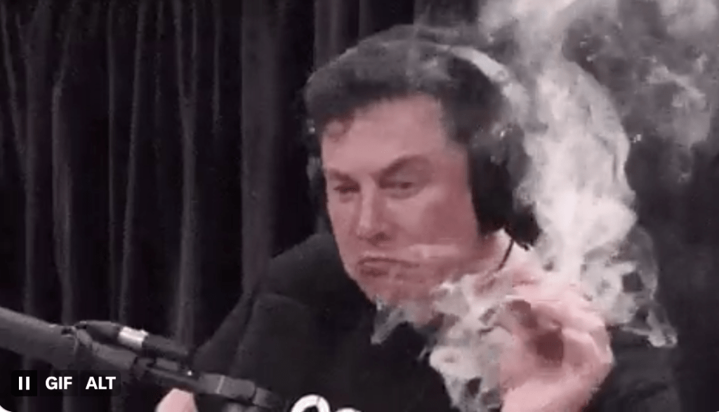 馬斯克在2018年9月出席羅根的網路直播訪問時，在羅根邀請下，當場吸了一口大麻，引發熱議，更令Tesla股價一度急挫逾一成。