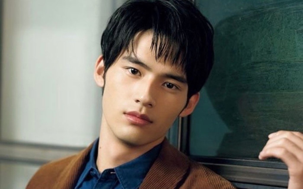岡田健史一出道即受注目,但近期與事務所不和。