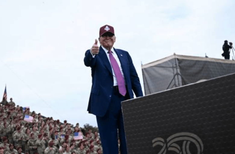 美国加州洛杉矶因特朗普政府扩大搜查非法移民而触发震动全美的大规模民众示威，美国总统特朗普下令派出国民警衞队和海军陆战队，更变火上加油。法新社