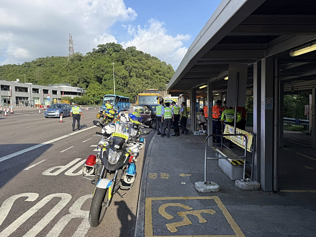 警方在場調查。fb：香港交通車cam影片