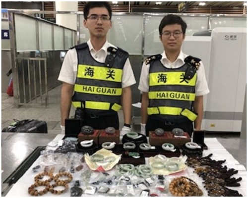 各玉石制品共计59.2公斤。网上图片