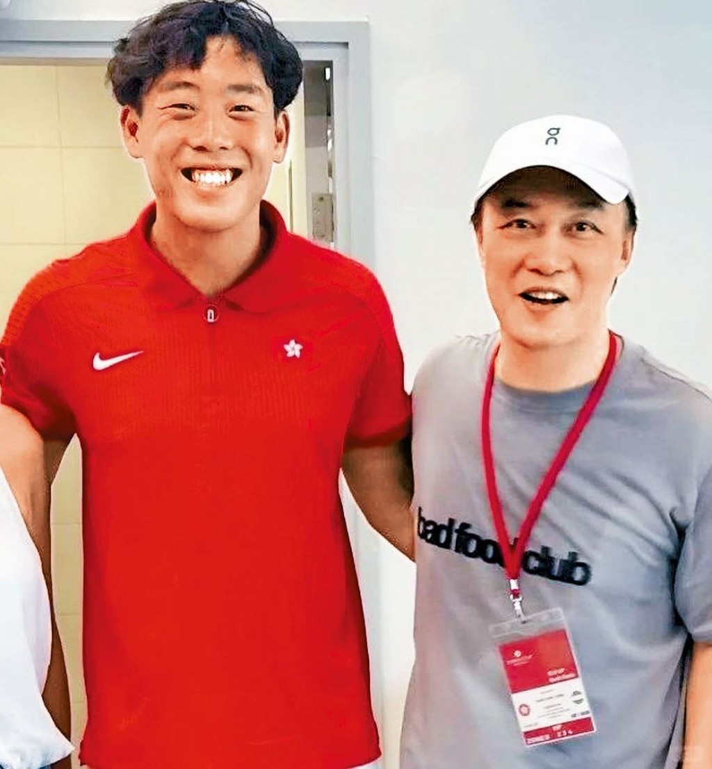 陈康堤透过父亲陈奕迅与黄泽林认识。