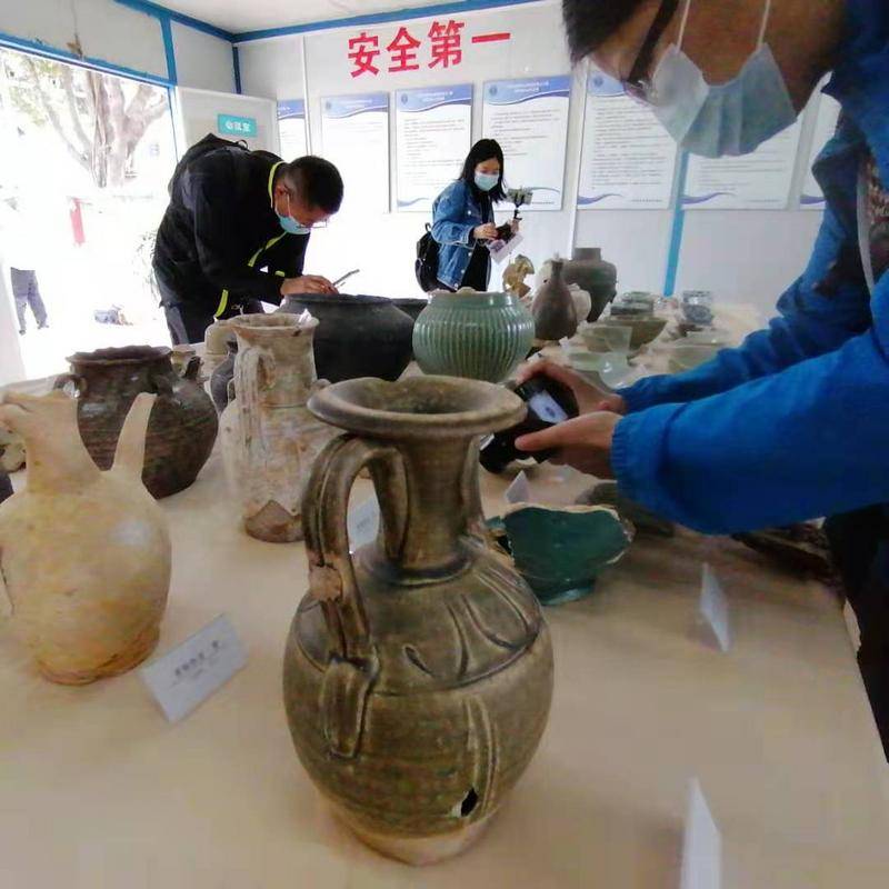 出土的陶瓷器。網圖