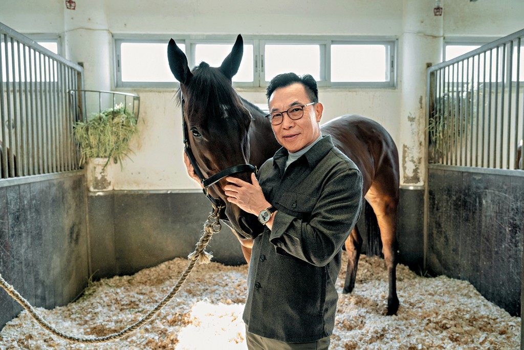 「嘉应高升」马主梁锡光表示，马匹不服输和斗心强等特质，就好像香港人的「狮子山精神」。