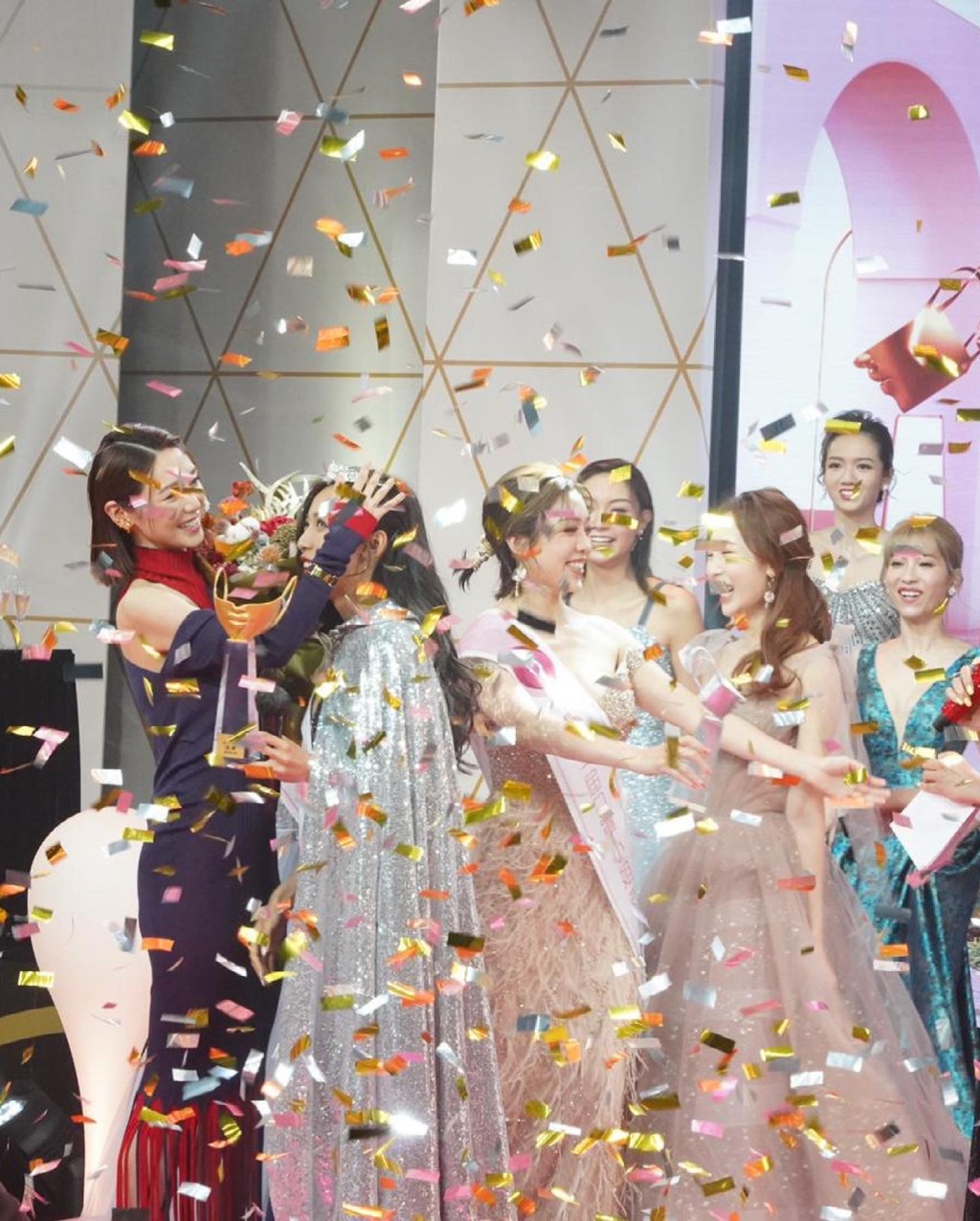 郑伊琪是节目《最后一届口罩小姐选举》双料冠军。