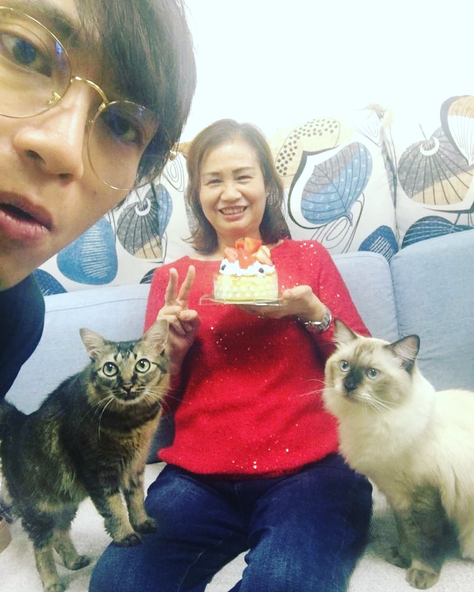 坤哥經常於社交網分享愛貓萌照。