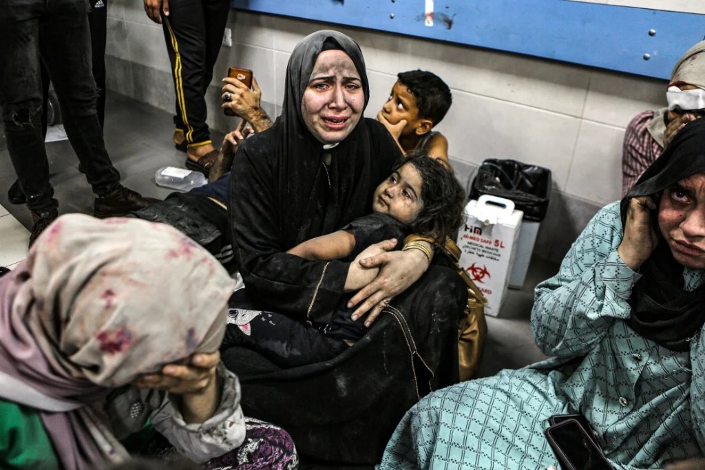  加沙城希法医院里的受伤巴勒斯坦人。美联社