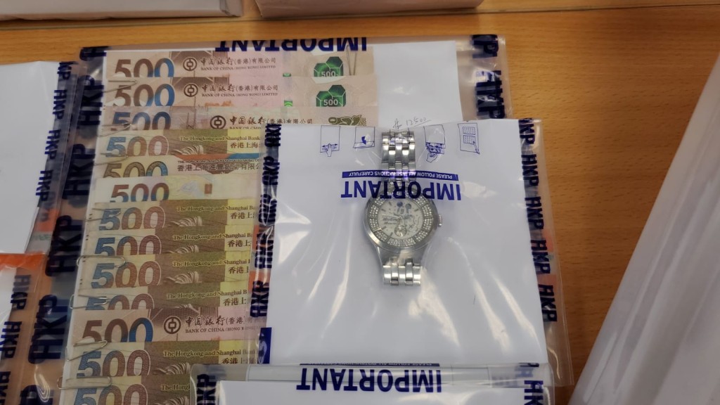 行動中檢獲價值共約數萬元的籌碼和賭款。梁國峰攝