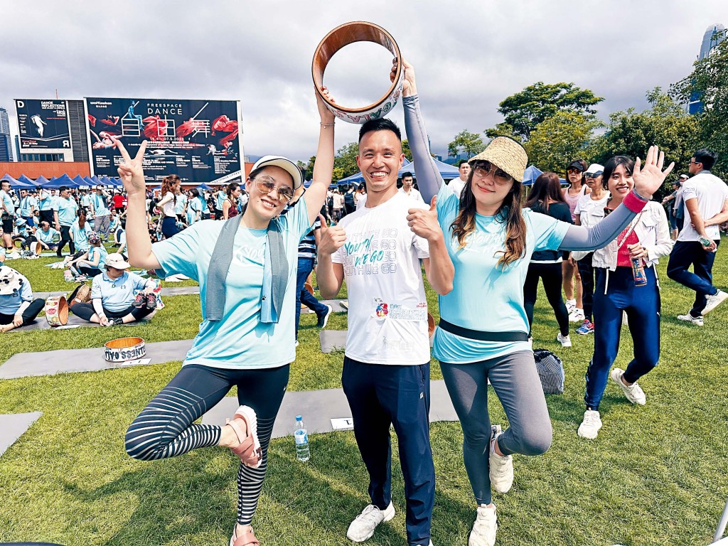 空手道運動員李振豪出席大型戶外雙人瑜伽輪活動