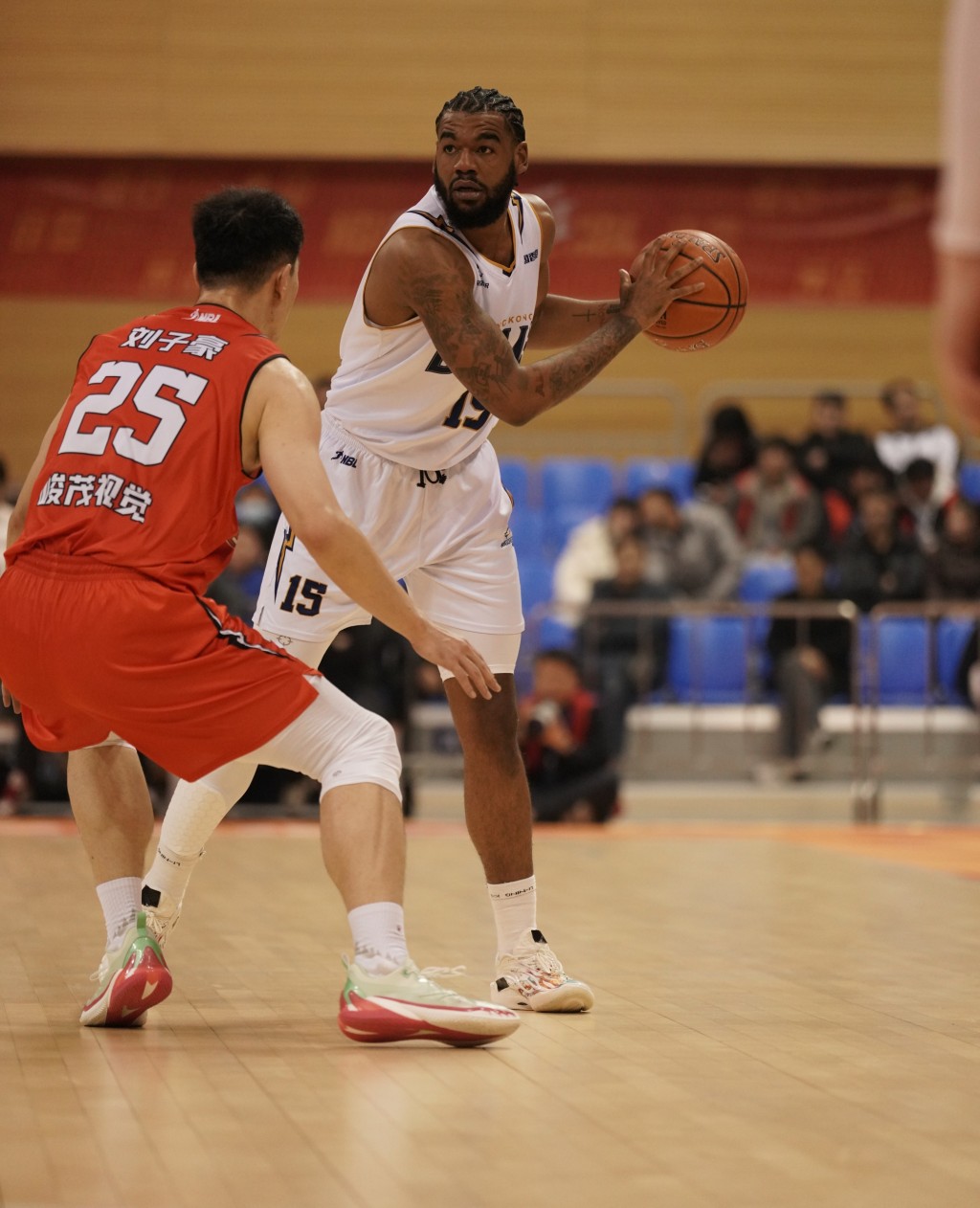 美⾂鍾斯有10分進賬。香港金牛圖片