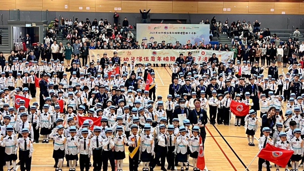 陳曼琪檢閱香港升旗隊總會幼兒隊伍 合唱《我們的家》︱Kelly Online