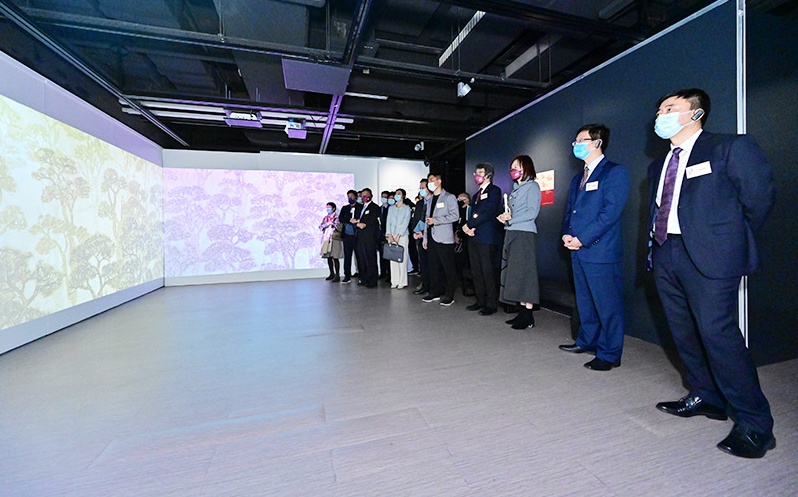 香港城市大學觀《盛世壁藏》及《天朝風華》展覽。香港城市大學圖片