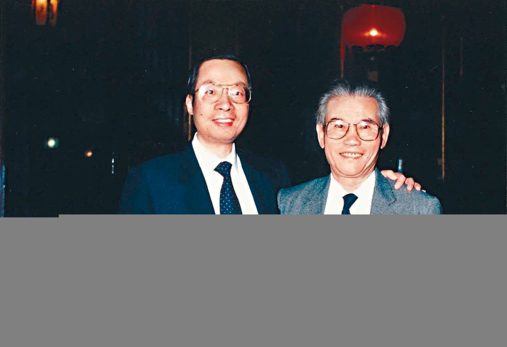 李銳波（左）與時任水利電力部副部長彭士祿（右）建立了深厚友誼。 