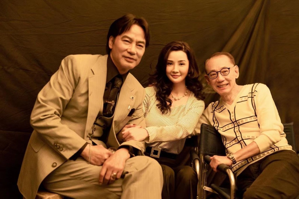 楊受成博士都有去邵氏片場探（左起）任達華和阿Sa的班。