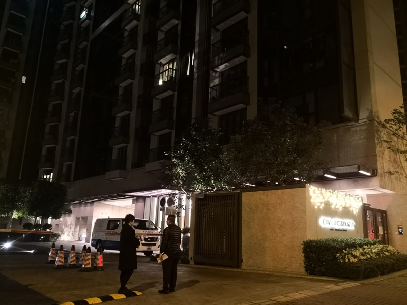 警方接報後進行調查，尋獲被虐的狗隻，並發現牠傷勢嚴重，情況並不樂觀。