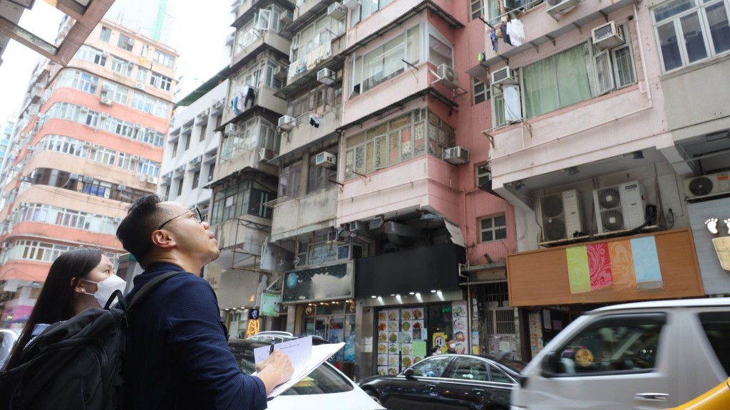 屋宇署聯同三個專業學會巡查全港278幢舊樓,揭97%外牆有明顯危險。屋宇署fb