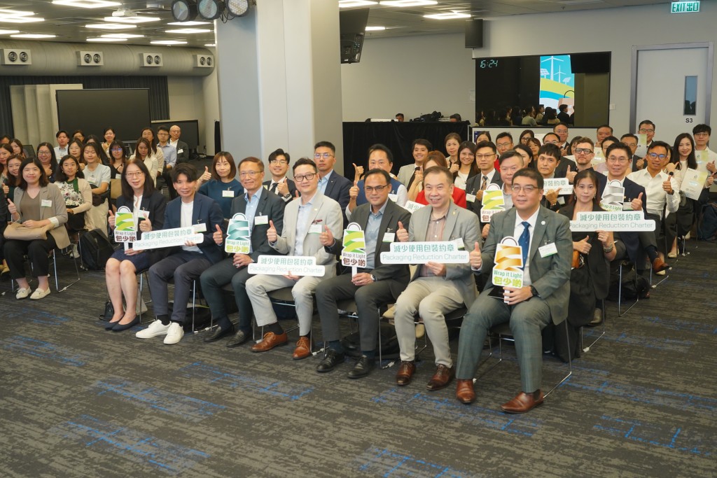 參與企業在2025年度合共減少約13,000噸包裝物料用量,相等於約900輛雙層巴士的重量。 參與企業在2025年度合共減少約13,000噸包裝物料用量,相等於約900輛雙層巴士的重量。