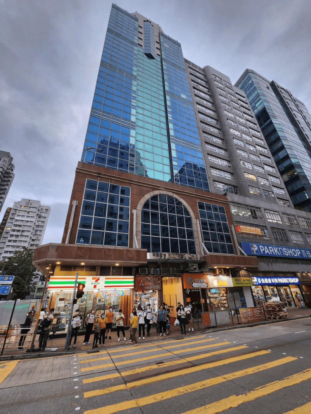 佐敦建邦商業大廈全層物業,由財政司長法團承接。 佐敦建邦商業大廈全層物業,由財政司長法團承接。