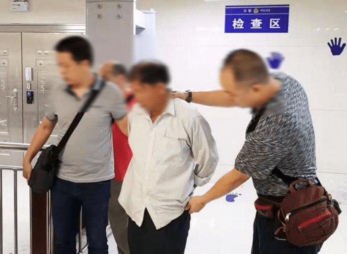 嫌疑人被捕。金羊網 嫌疑人被捕。金羊網