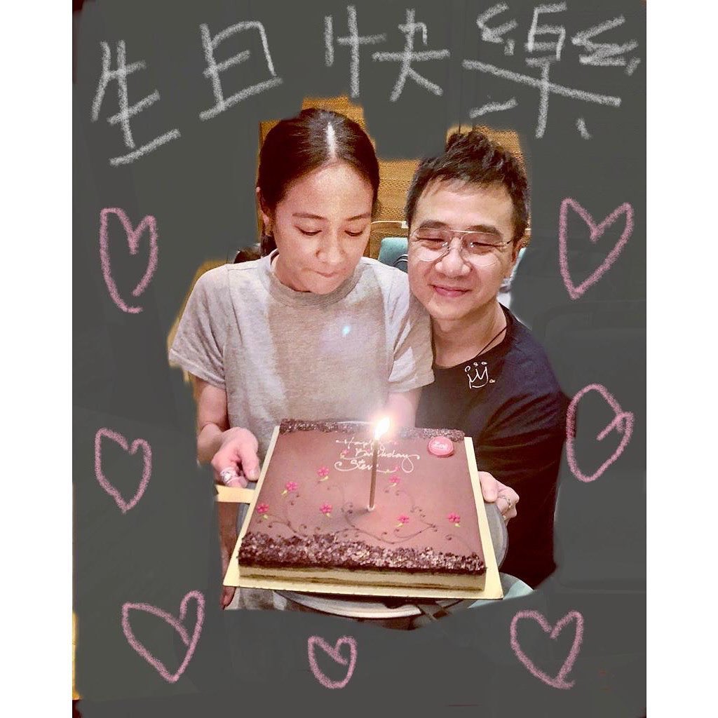 網友睇見這張相,都大讚兩夫妻超sweet。