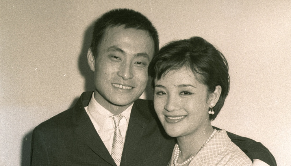 江青（右）与刘家昌于1966年闪婚，惜维持4年离婚收场。（网上图片）