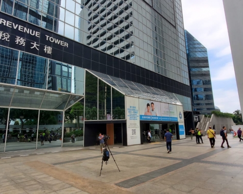 稅務大樓暫時平靜，未見示威者聚集。
