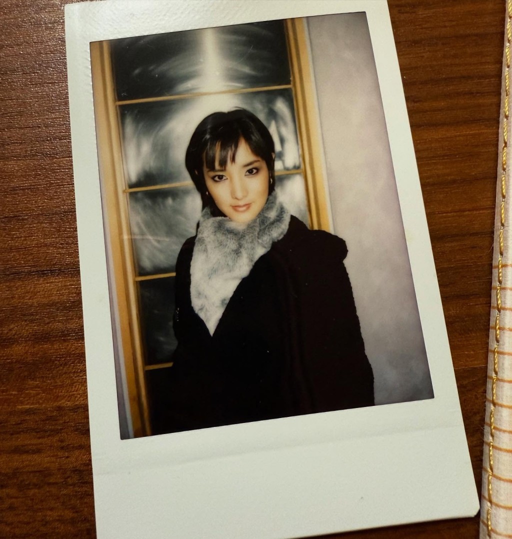 希良梨感謝過去支持她的粉絲、公司及工作人員。 希良梨感謝過去支持她的粉絲、公司及工作人員。