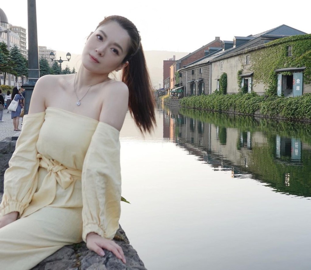 華姐出身的苛芸慧,同樣是走甜美路線的美女,自從2016年完約TVB後已鮮有公開露面,不過當年苛姑娘仍在TVB時,不時被網民稱為肥苛,事關苛芸慧同樣屬於有肉地的身型,但配合她的標緻五官,同樣是好靚女!