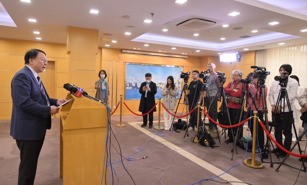 陈国基在北京会见传媒总结访京之行。陈国基Fb图片