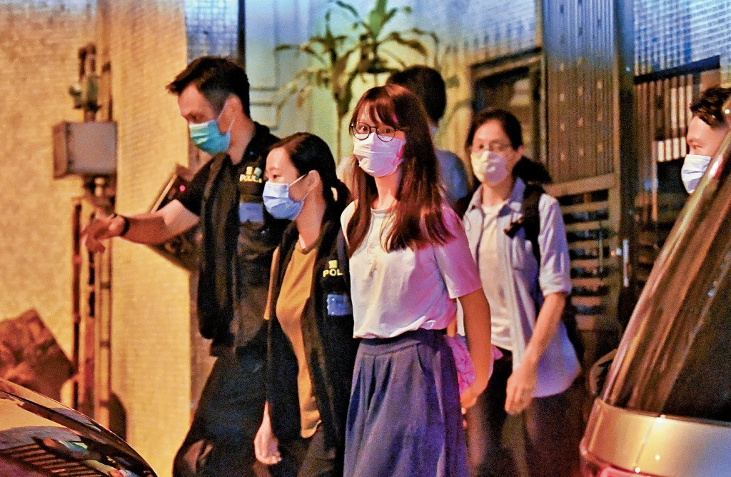 周庭涉嫌違反《香港國安法》,於3年前在寓所被警方拘捕。