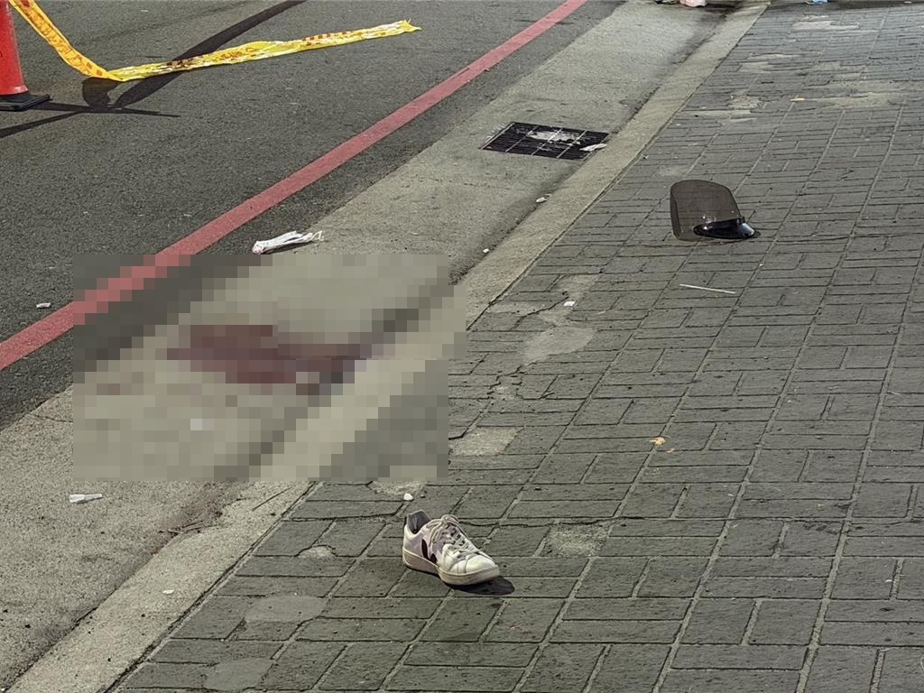 台中凶杀案，男持双刀街头追斩女友颈部重创不治。 中时