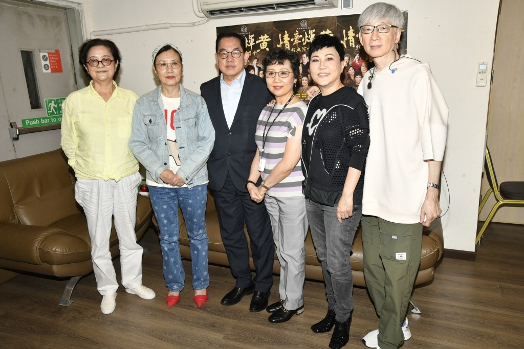 汪明荃、华娃、陈洁灵与张德兰到九龙湾为下周举行的《情牵辉黄经典演唱会》彩排。