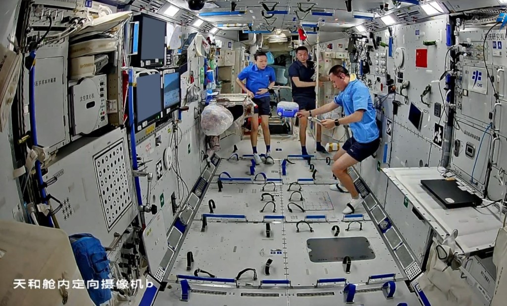 黎家盈與其他組員在空間站不斷做科學實驗外，亦會定期保持運動。載人航天小喇叭