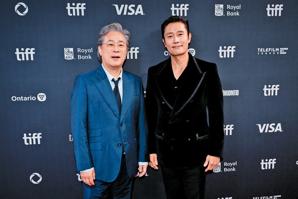 李秉憲與朴贊郁前日現身多倫多宣傳《選擇有罪》。